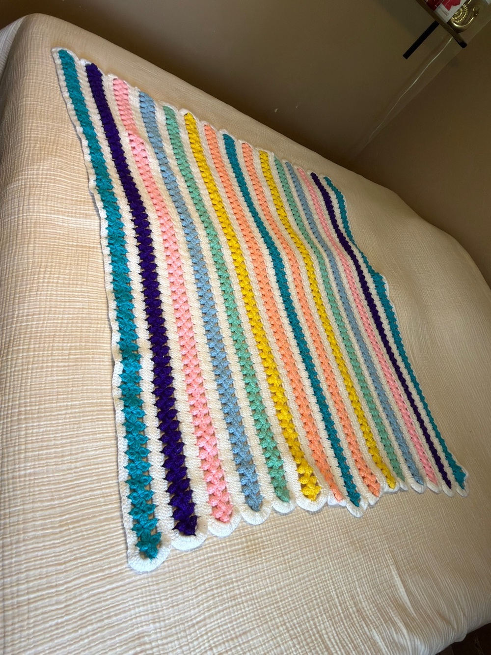 Vintage Handmade Baby crocheted blanket - Picture 2 of 6